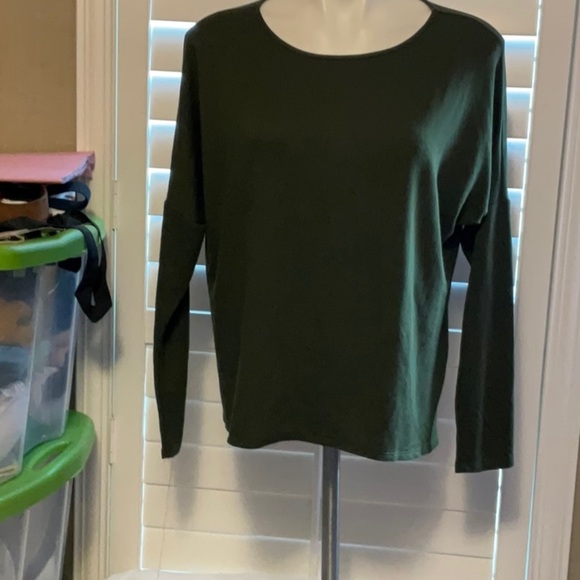 Tresics Fitted Green Long Sleeve Sweatshirt - Picture 1 of 6